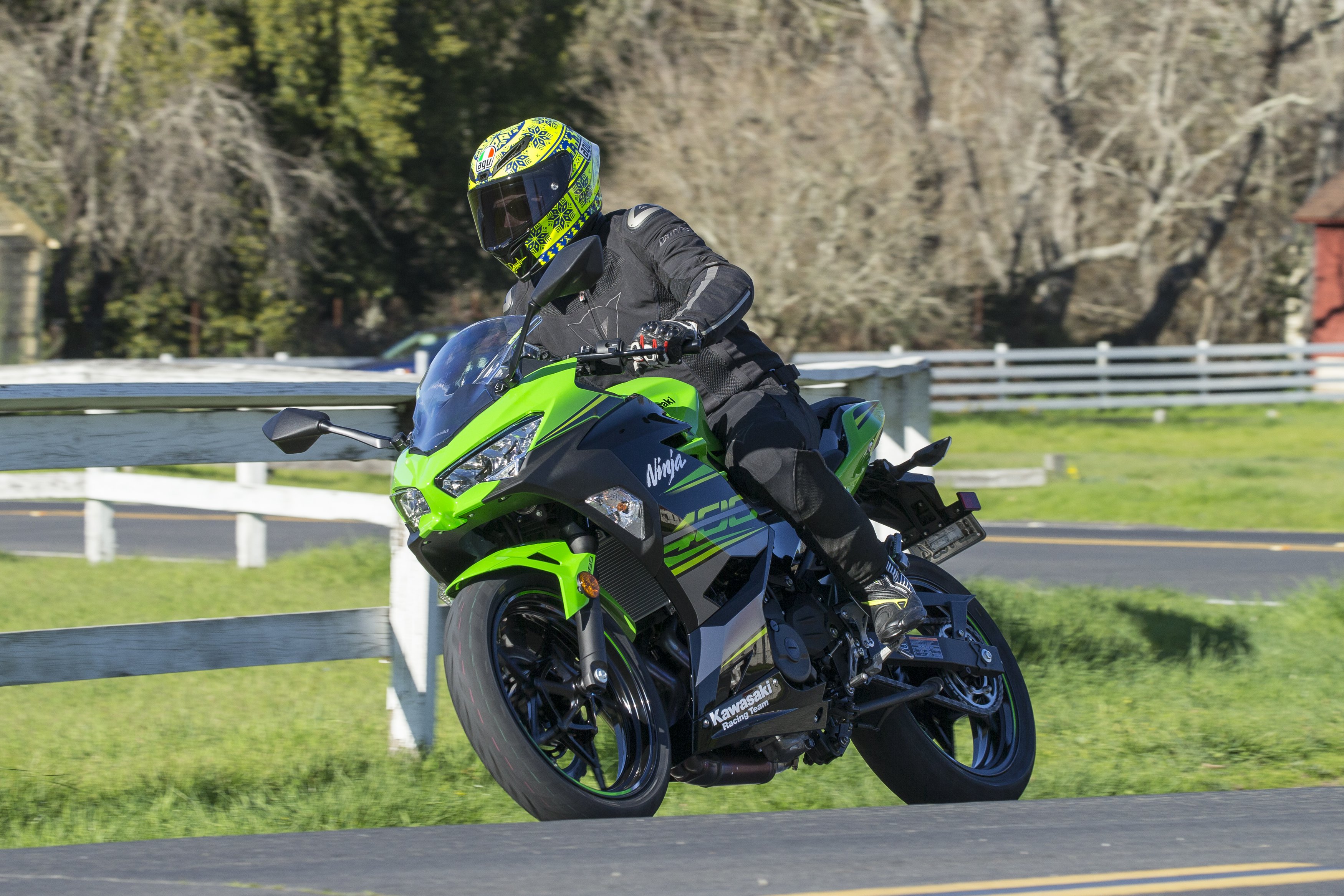 2022年小忍者400介绍,国产小忍者400能跑过250吗