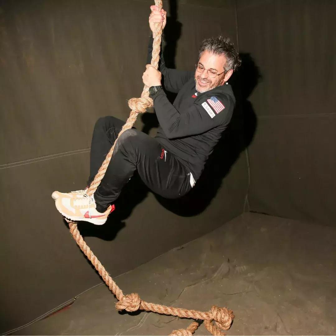 我钱都准备好了,你却要我和马拉松运动员赛跑?