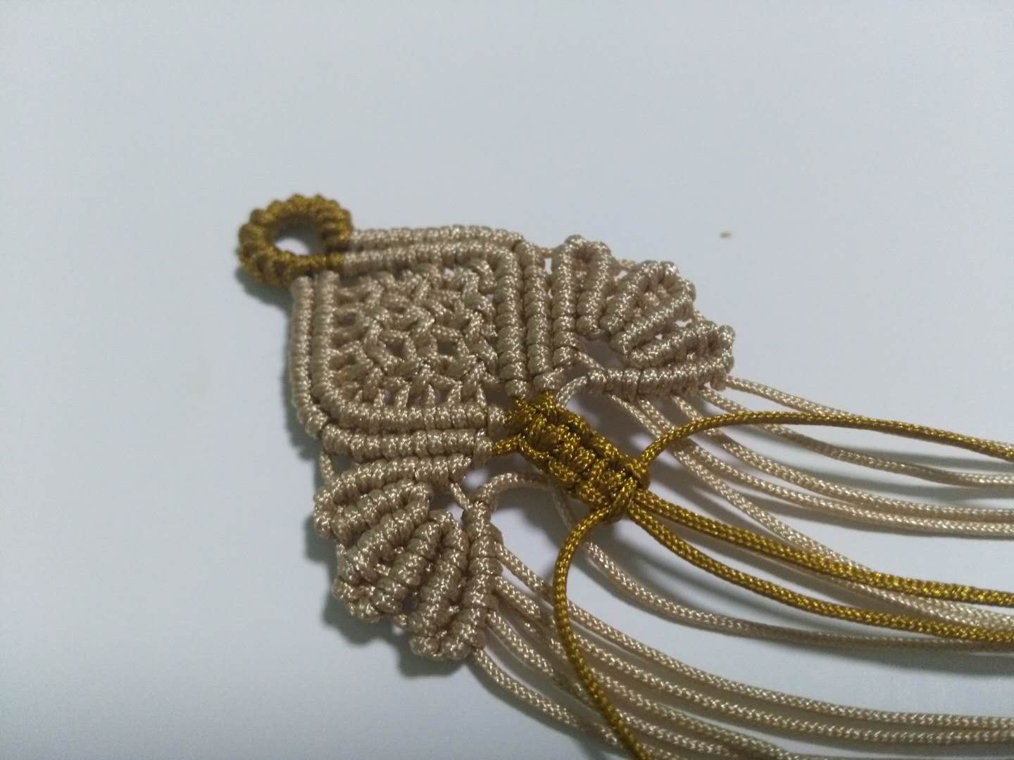 编绳花做法,手绳复杂编织教程