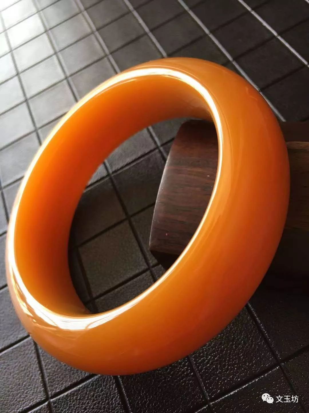 黄龙玉黄蜡石金丝玉区别,黄龙玉是不是黄蜡石