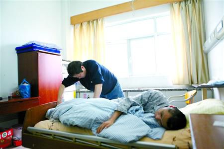 45岁脑干出血死亡父母怎么办,37岁脑干出血睁眼睛了