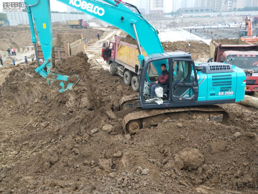 花60万提挖机,日立大挖便宜
