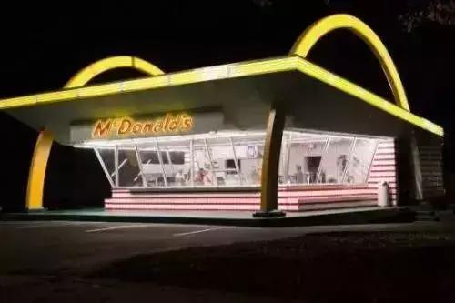 麦当劳靠收房地产租金来赚钱,麦当劳主业是炸鸡还是汉堡