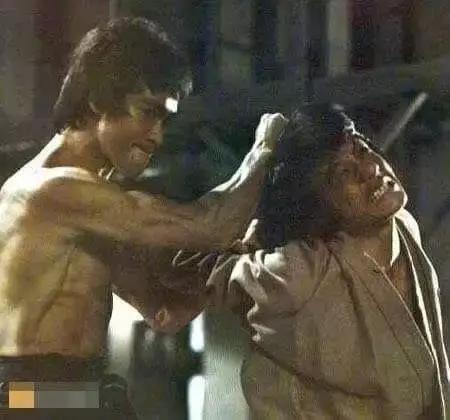 相信我，这一定是朋友圈里最珍贵的照片！