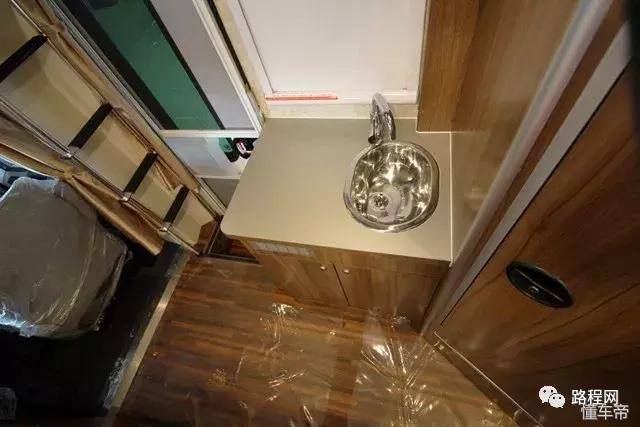 最新凯伦宾威双拓展房车价格,进口依维柯凯伦宾威二手