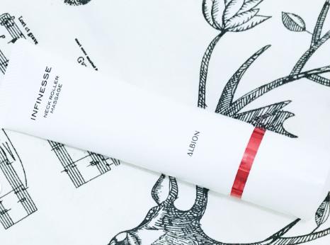 精致女孩从学会正确用颈霜开始,如何护理颈霜