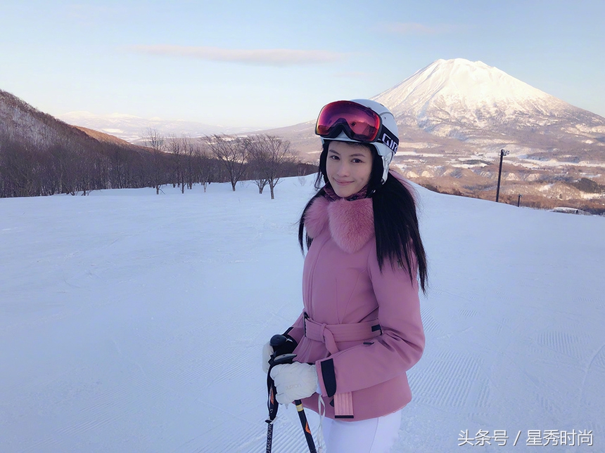 人和风景完美融合,何穗、欧阳娜娜、容祖儿,旅游这样穿,美翻天