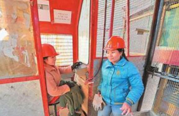 塔吊司机和挖掘机司机哪个工资高,南宁塔吊司机工资一般多少