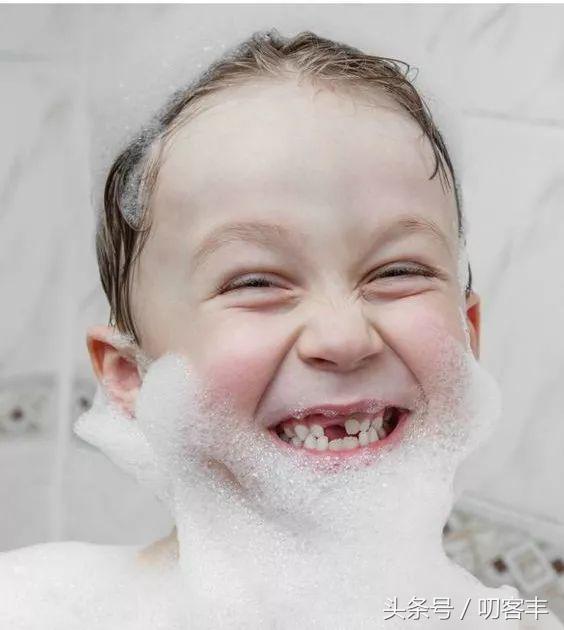 换牙时怎么用线拔牙,小孩换牙怎么用绳子拉掉