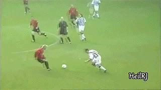 禁区弧顶任意球这几脚堪称世界级,十大经典破门任意球