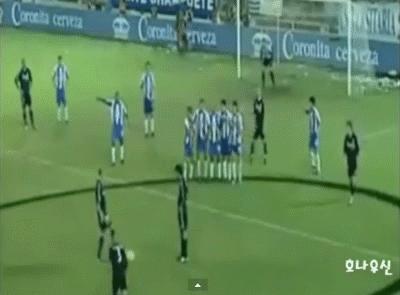 禁区弧顶任意球这几脚堪称世界级,十大经典破门任意球