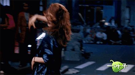 七岁小孩跳街舞很酷的感觉 (小孩喜欢跳的街舞又简单又好玩)