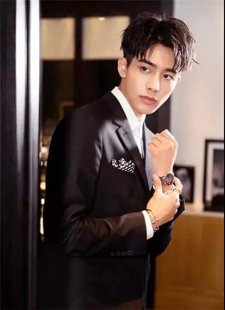 男生今年烫发流行什么发型,男生烫发发型推荐蓬松韩式好打理