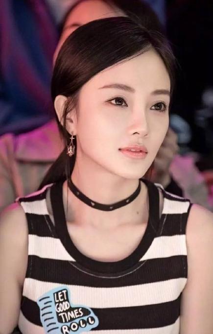 李小璐双眼皮褶,被美颜坑惨的明星