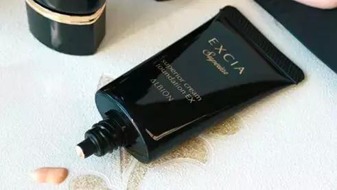 大油皮选择什么样平价粉底液,选粉底选比自己白的还是自然的