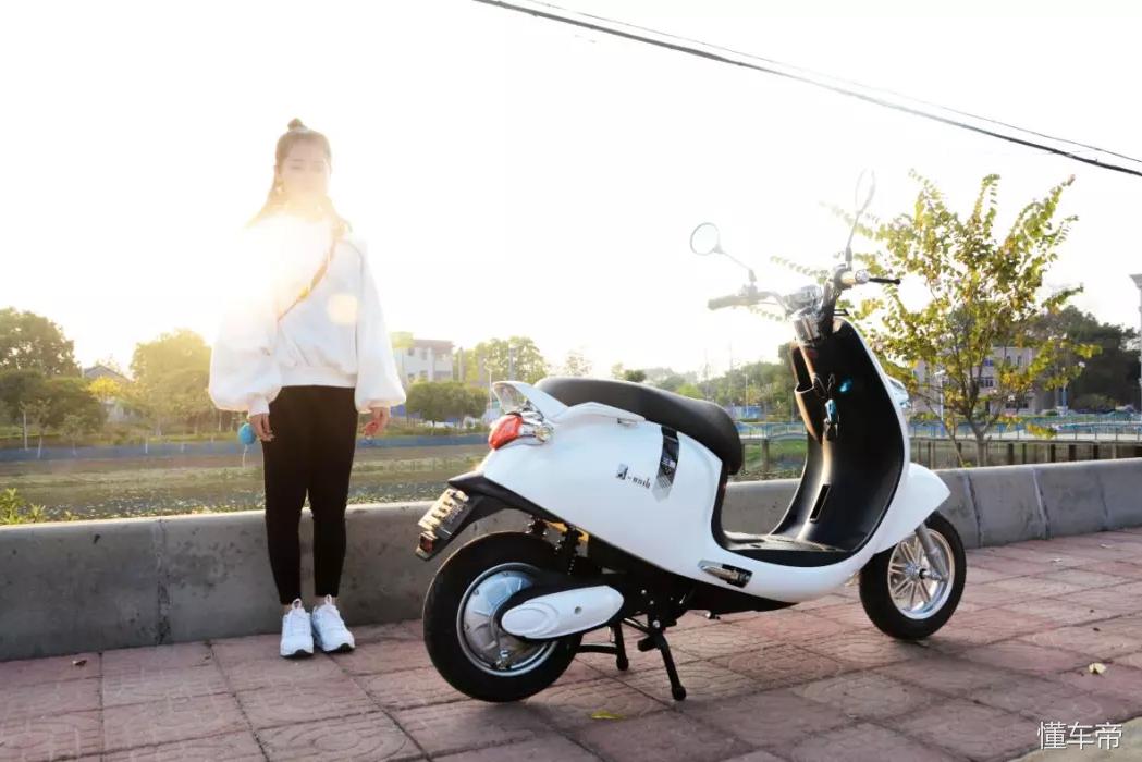 运动炫酷款电动车,三雅电动车