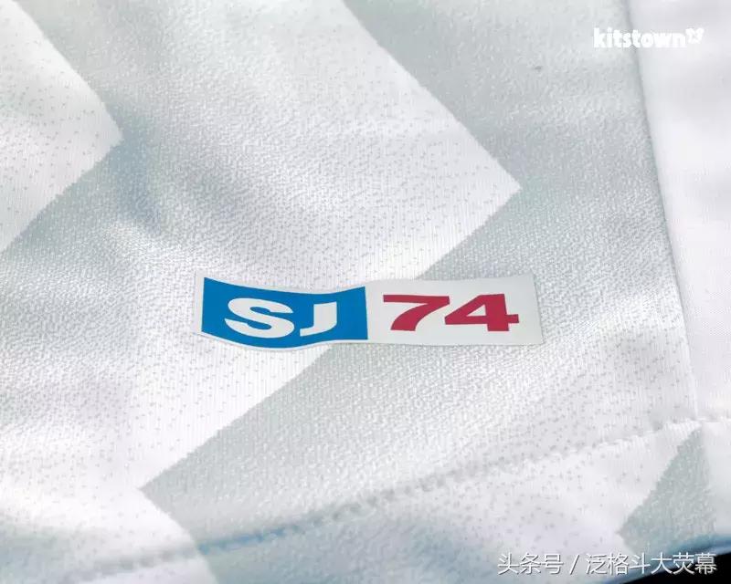 同样是赞助商打包各队球衣，中超和这联赛的差距怎么这么大？