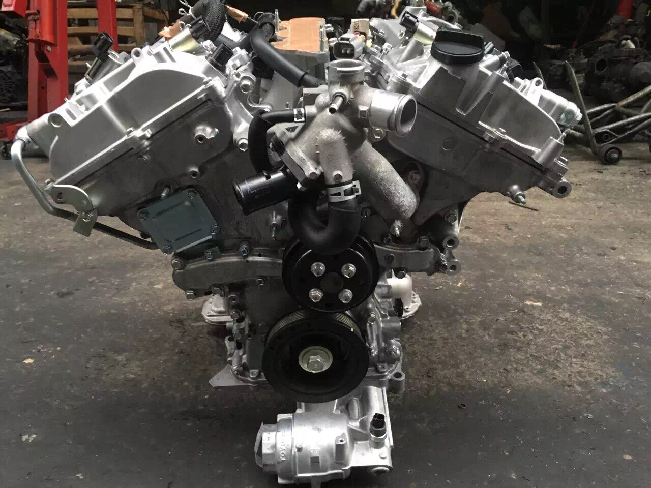 二手拆车件丰田3.0皇冠发动机,09丰田皇冠2.5v6发动机号