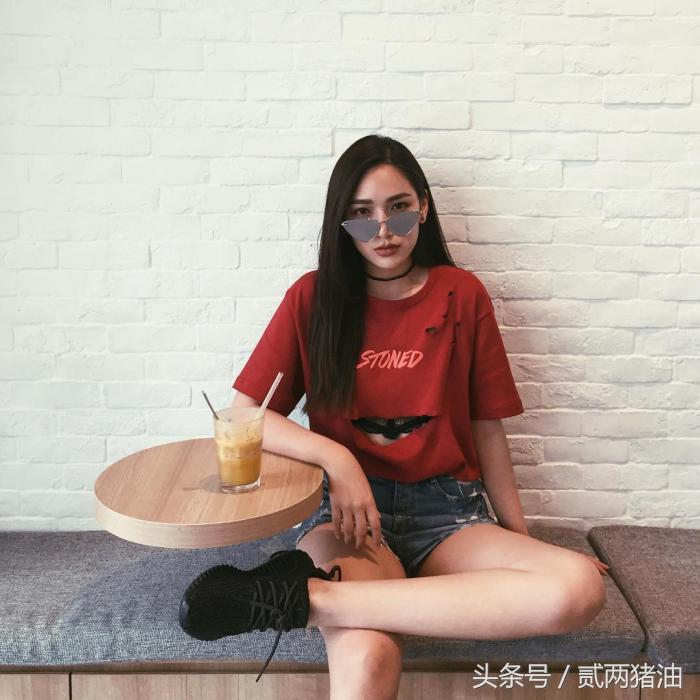 别再一成不变的穿你的Tee了，来些不一样的吧~