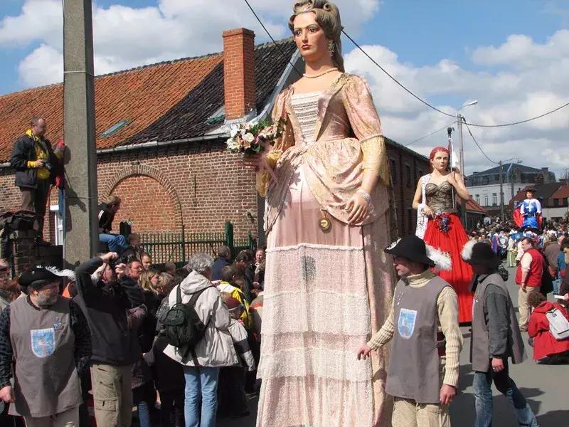 米拉之家夜晚,米拉之家纪录片