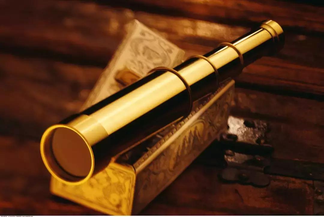 三星大船靠岸,一艘正在远航的轮船