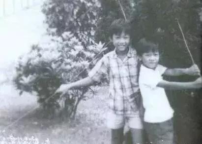 黄家驹不羁的风,放荡不羁爱自由是黄家驹的哪首歌