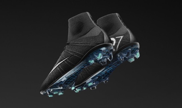 c罗出道有多火,c罗2024年新上脚耐克配色