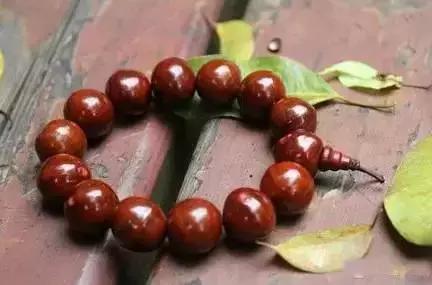 男士戴多大尺寸的手串,男士本命年戴什么手串