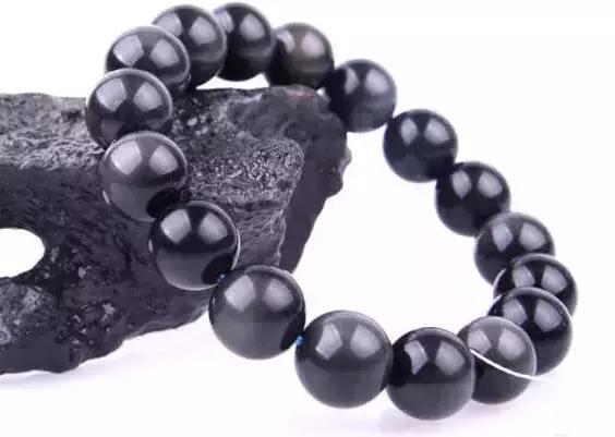 男士可以戴朱砂手串吗,男士右手戴手串的讲究