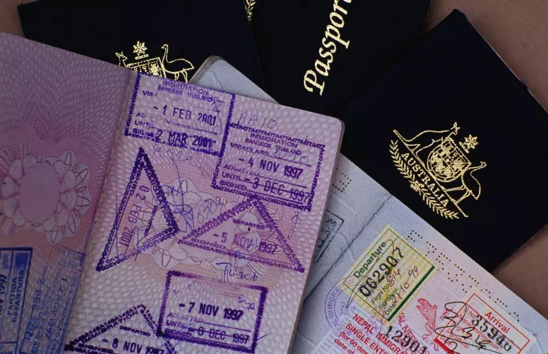 护照上有拒签记录换新护照,被拒签之后换新护照就行了