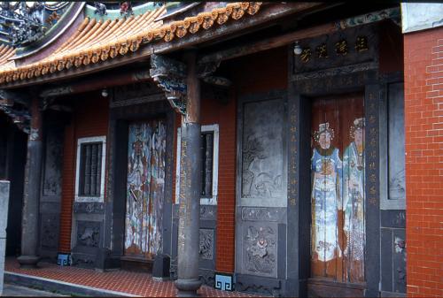 踩寺庙门槛为什么不好,踩了寺庙门槛怎么补救啊