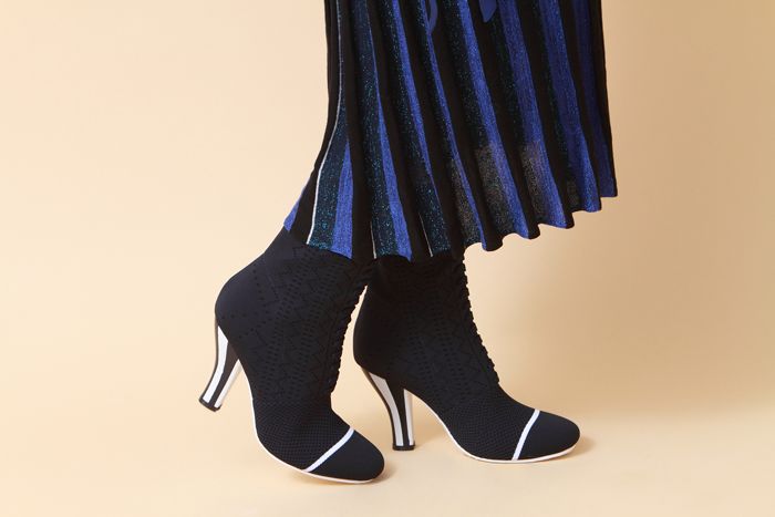 真皮春季短靴女100牛皮浅灰色,适合春天穿的短靴