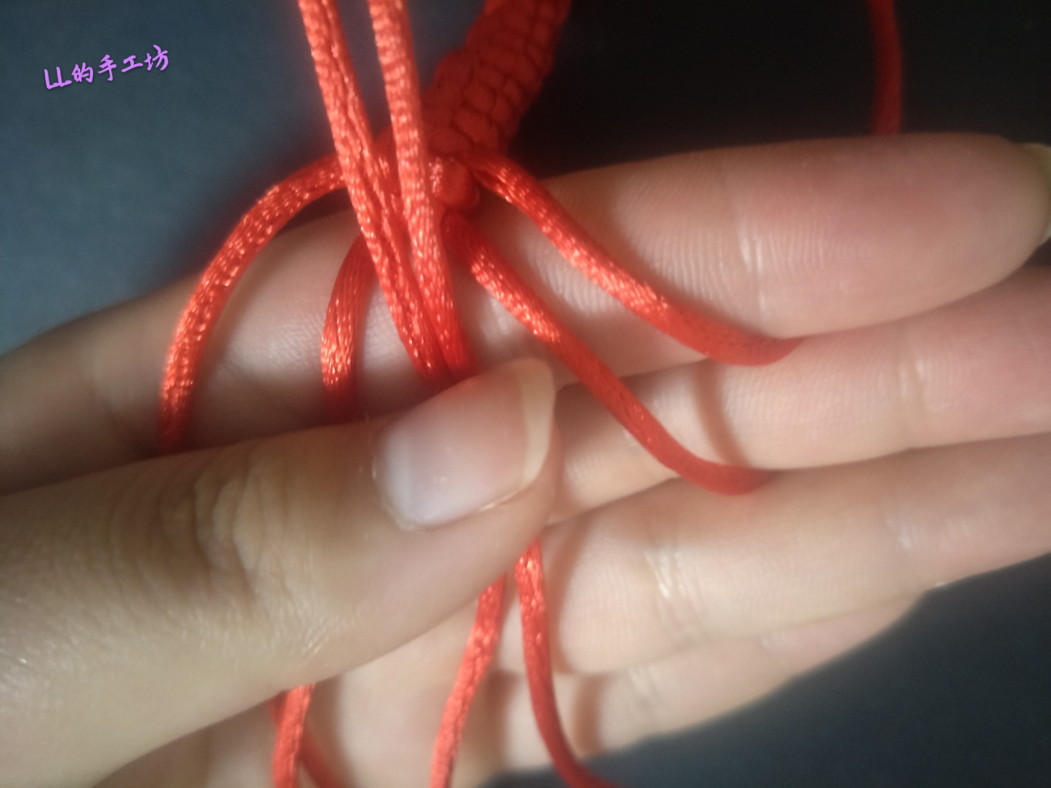 手工编织心形小挂件视频教程,一根绳子编好看吊坠简单