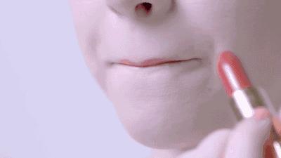 口红老是掉色结块怎么办,口红总是掉色怎么办不用定妆粉