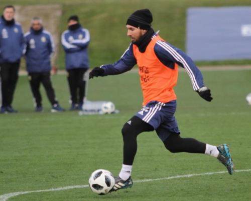 阿根廷决赛梅西防守,阿根廷训练视频梅西失误