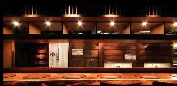 破产米店到赚一个亿利润的神话—八代目儀