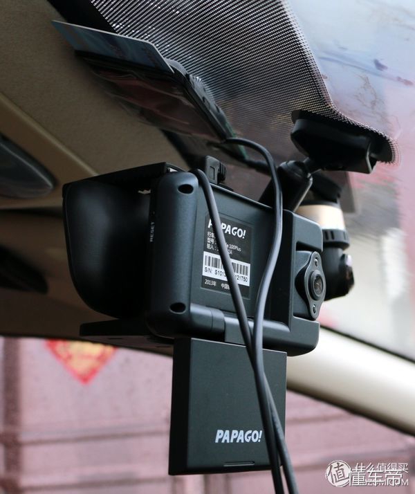 行车记录仪装上去怎么设置,行车记录仪装卡位置