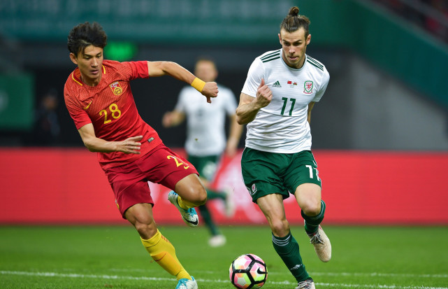 「国足」给人900万还送6个球，国足这“陪练”值吗？