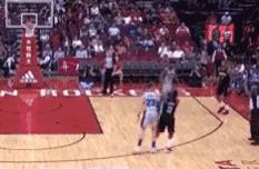 格里芬和哈登空接,哈登遭格里芬垫脚