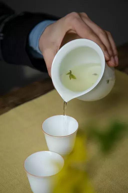 警惕一喝绿茶就不舒服,冬天喝红茶和绿茶伤胃吗