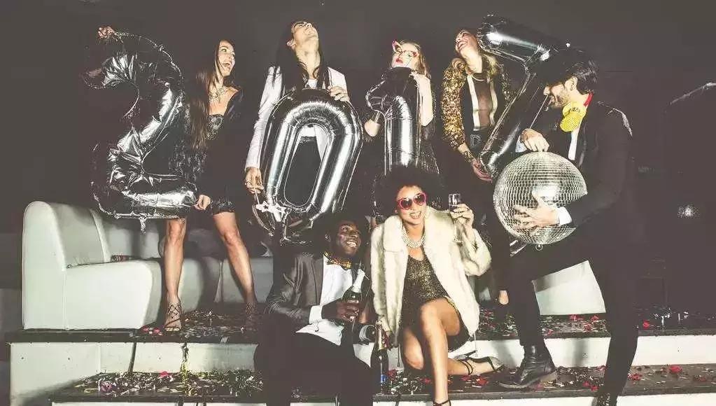 现在年轻人对奢侈品的看法,奢侈品为什么中外态度不同