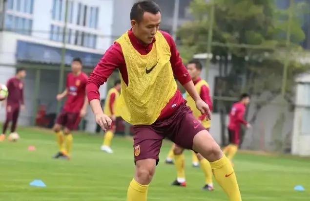 国足1:0胜韩国球员表现,范晓冬谈国足完整视频