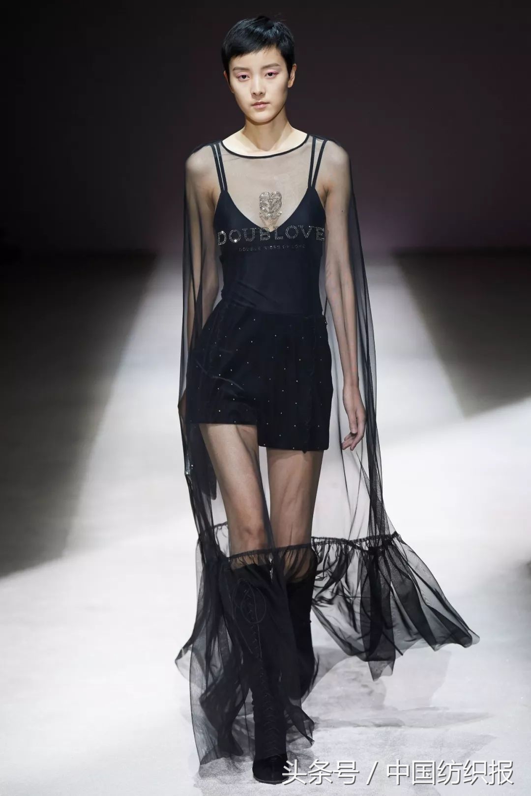 从职场玩到生活的穿衣搭配,雅莹时尚女装