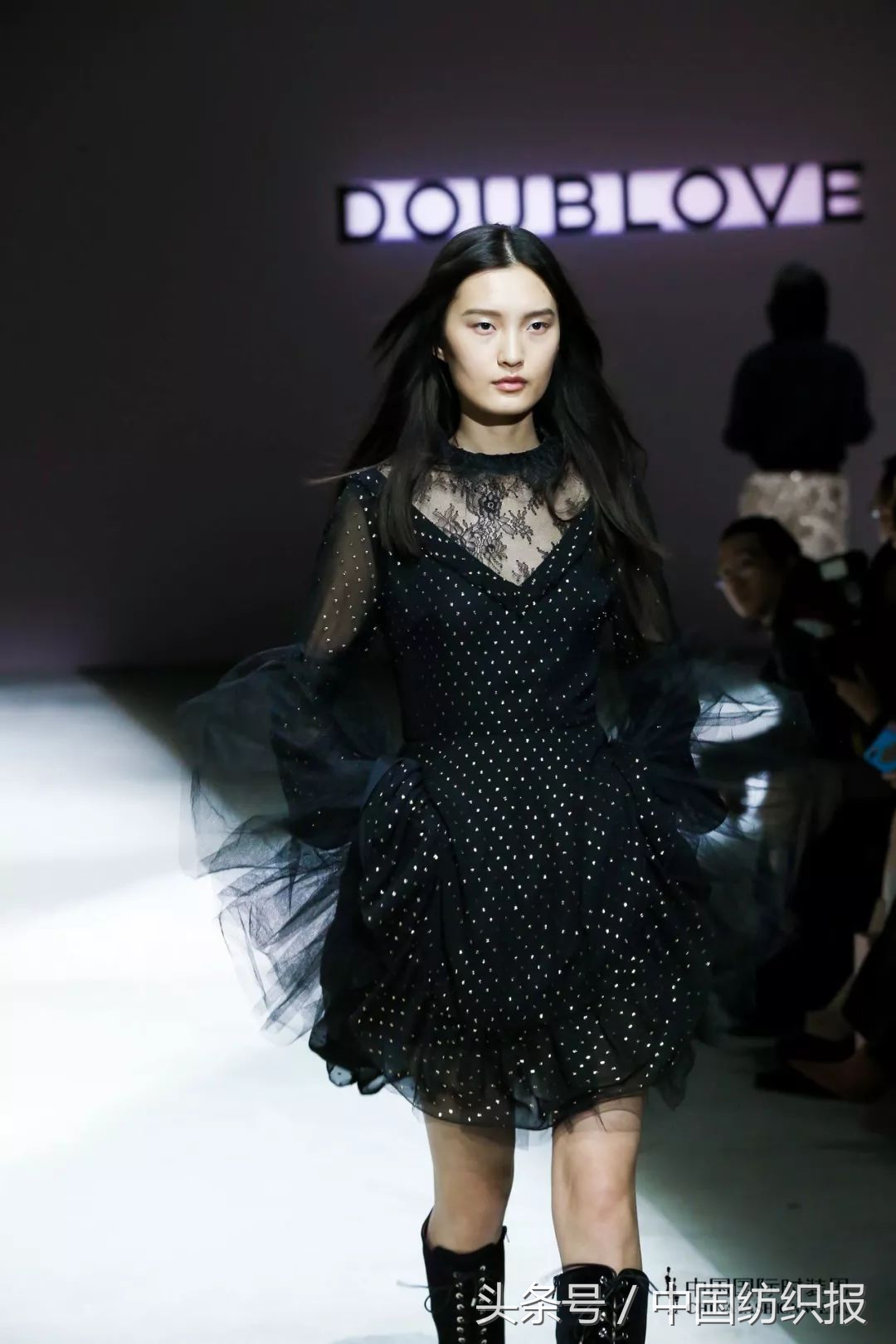 从职场玩到生活的穿衣搭配,雅莹时尚女装