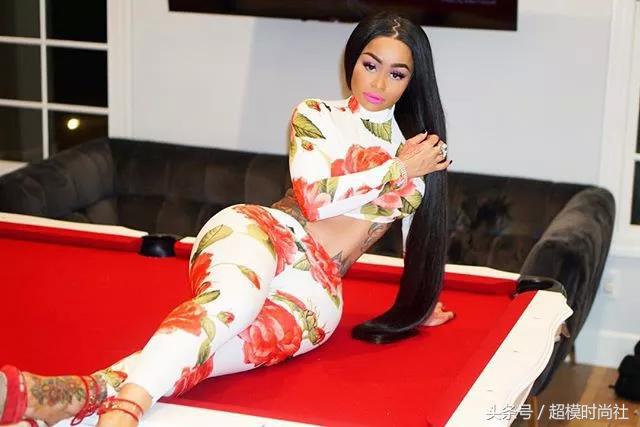 艳照全网热传！比大胸巨臀更牛逼的是她手撕卡戴珊家族的上位史