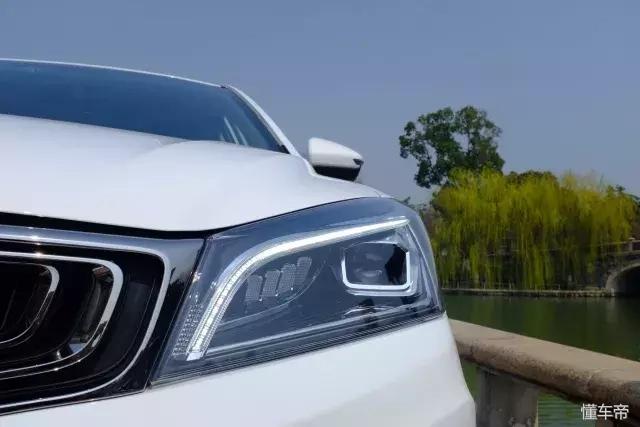 吉利帝豪ec7和715哪个好,吉利帝豪ec7油气混合版测试