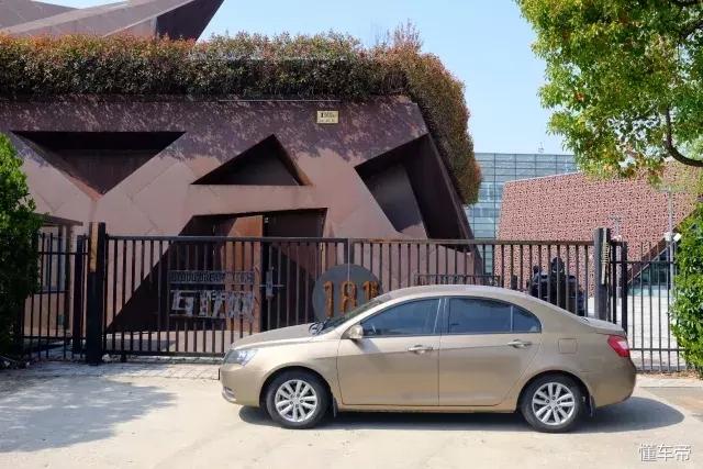 吉利帝豪ec7和715哪个好,吉利帝豪ec7油气混合版测试