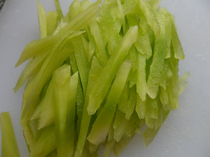 好吃的凉皮在家就可以做简单易懂,手工凉皮无添加劲道爽口好吃