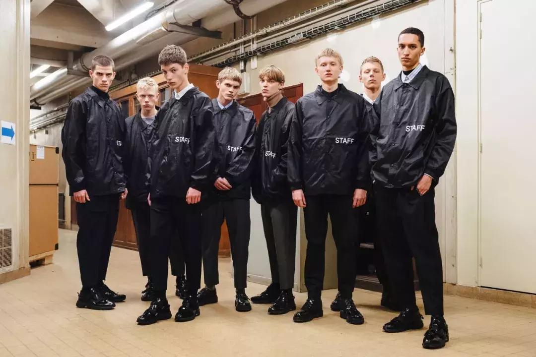 教练，我还想买一件你的夹克