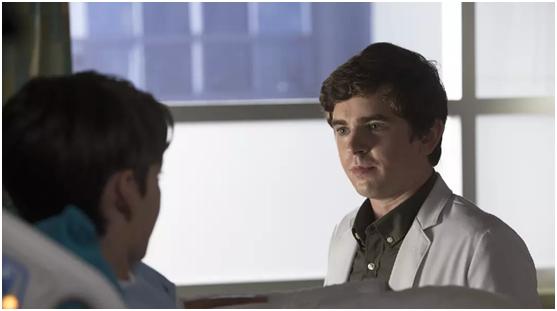 甩了《翻译官》十条街，这才是我想看的职业剧